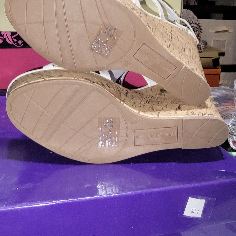 Montego Bay Club White Wedge Sandals with Silver Details - Picture 5 of 5